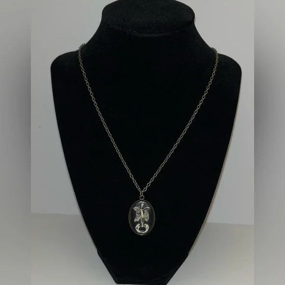 Necklace - Picture 5 of 8